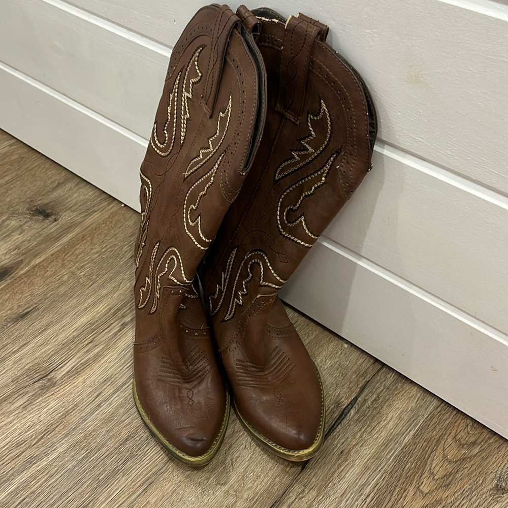 Very Volatile boots